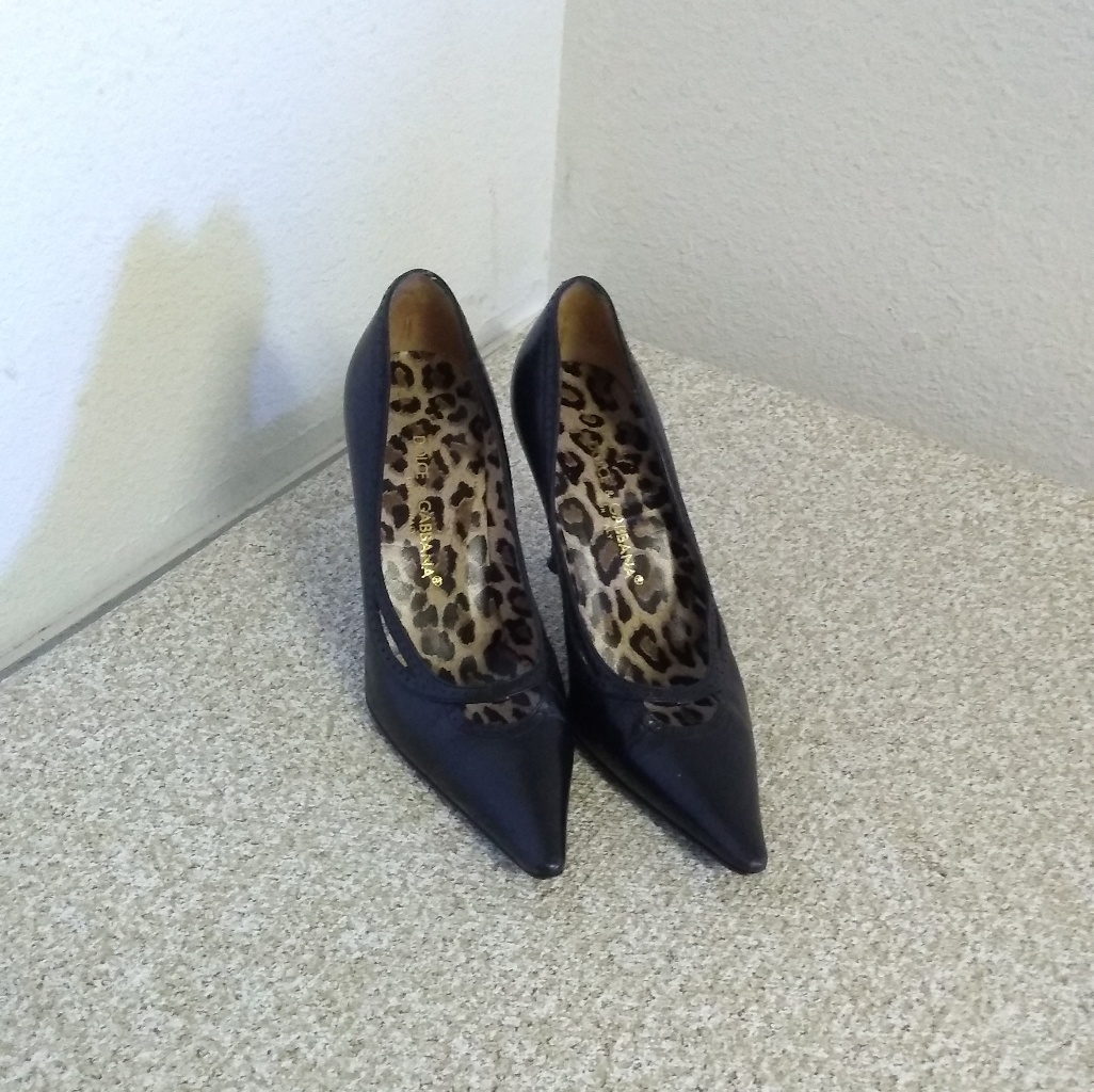 Dolce And Gabbana Black Leather Pump